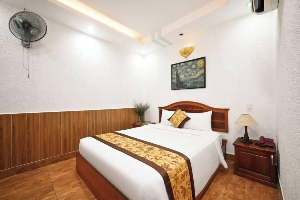 Minibar, bureau, Wi-Fi gratuit, draps fournis