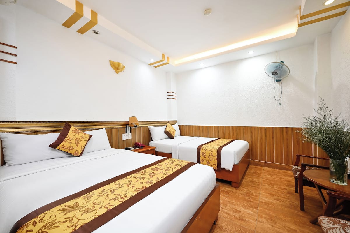 Deluxe Twin Room | Minibar, desk, free WiFi, bed sheets