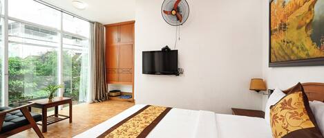 Habitación familiar | Minibar, escritorio, wifi gratis y ropa de cama