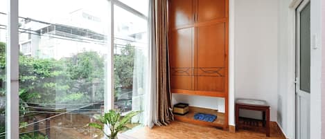 Familiekamer | Een minibar, een bureau, gratis wifi, beddengoed