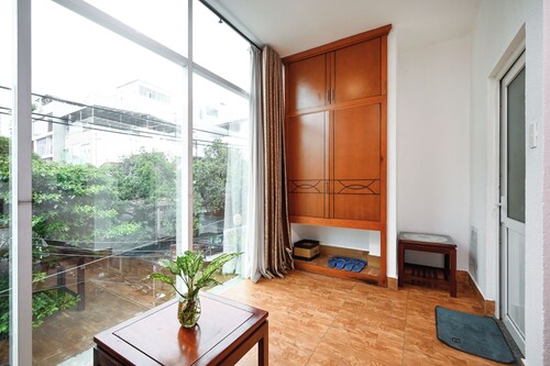 Queen Hotel Saigon Airport