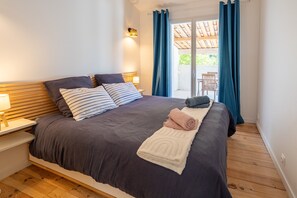 1 habitación, tabla de planchar con plancha, wifi gratis y ropa de cama 