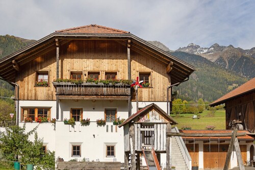 Ferienwohnung 'Inneroswalderhof 3' mit Bergblick, Gemeinschaftsgarten und Wi-Fi