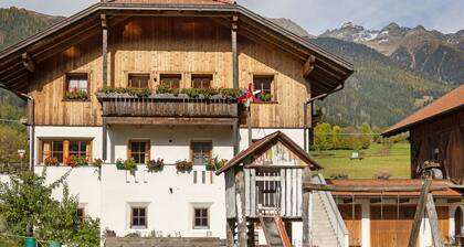 Ferienwohnung 'Inneroswalderhof 3' mit Bergblick, Gemeinschaftsgarten und Wi-Fi