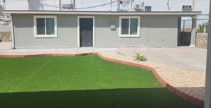 Exterior - Cozy one-bedroom studio in enjoyable El Paso with AC, WiFi (El Paso)