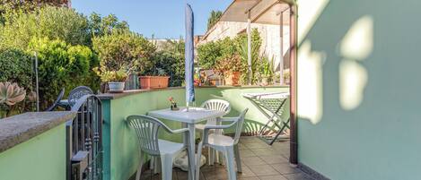 تناول الطعام بالخارج