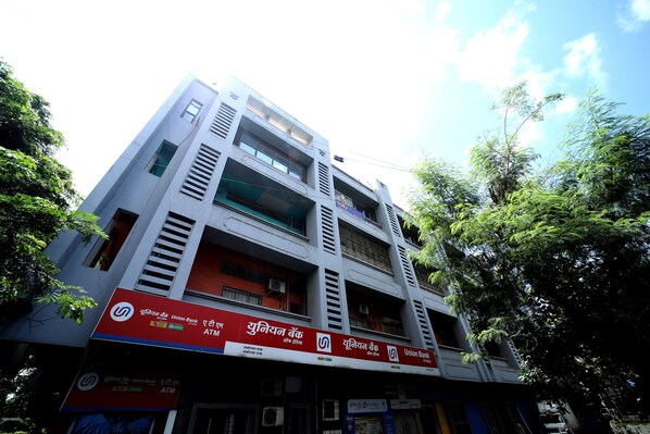 Vista frontal de la propiedad