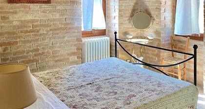 Large estate with pool and function room for retreats, wifi and air-con