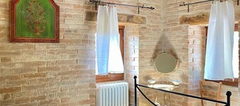 Large estate with pool and function room for retreats, wifi and air-con