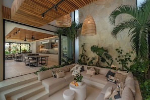 Flat-screen TV - Coco Bay (Canggu)