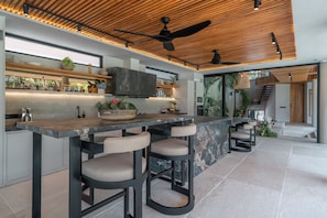 Luxury-Villa, Poolblick | Eigene Küche