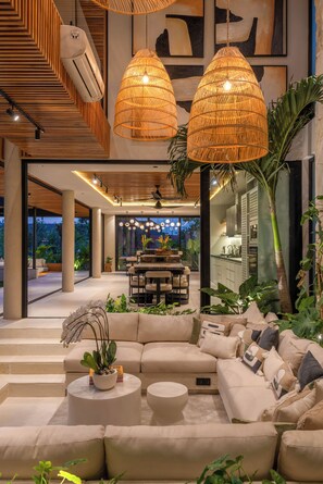 Flat-screen TV - Coco Bay (Canggu)