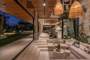 Flat-screen TV - Coco Bay (Canggu)