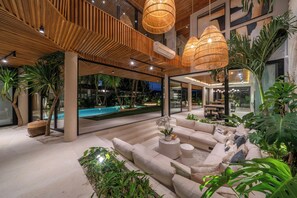Luxury-Villa, Poolblick | Wohnzimmer