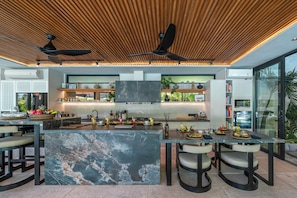 Fridge, oven, stovetop, coffee/tea maker - Coco Bay (Canggu)