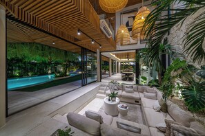 Flat-screen TV - Coco Bay (Canggu)