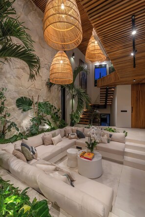 Flat-screen TV - Coco Bay (Canggu)