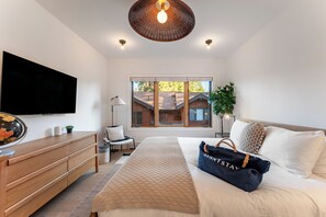 3 bedrooms, iron/ironing board, travel cot, free WiFi - Mountain Views, Sauna & Balcony | Tahoe Group Retreat | Northwood by AvantStay (Incline Village)
