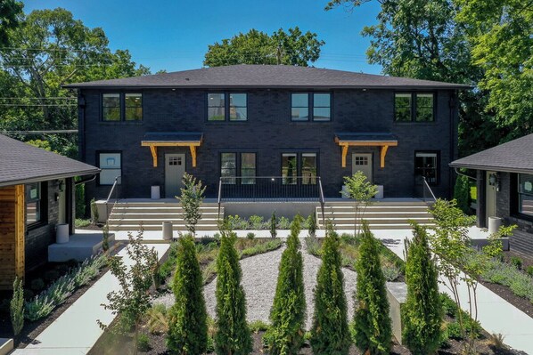 Exterior - 4BR Buyout at The Nomad | 16 Guests Near Downtown (Nashville)