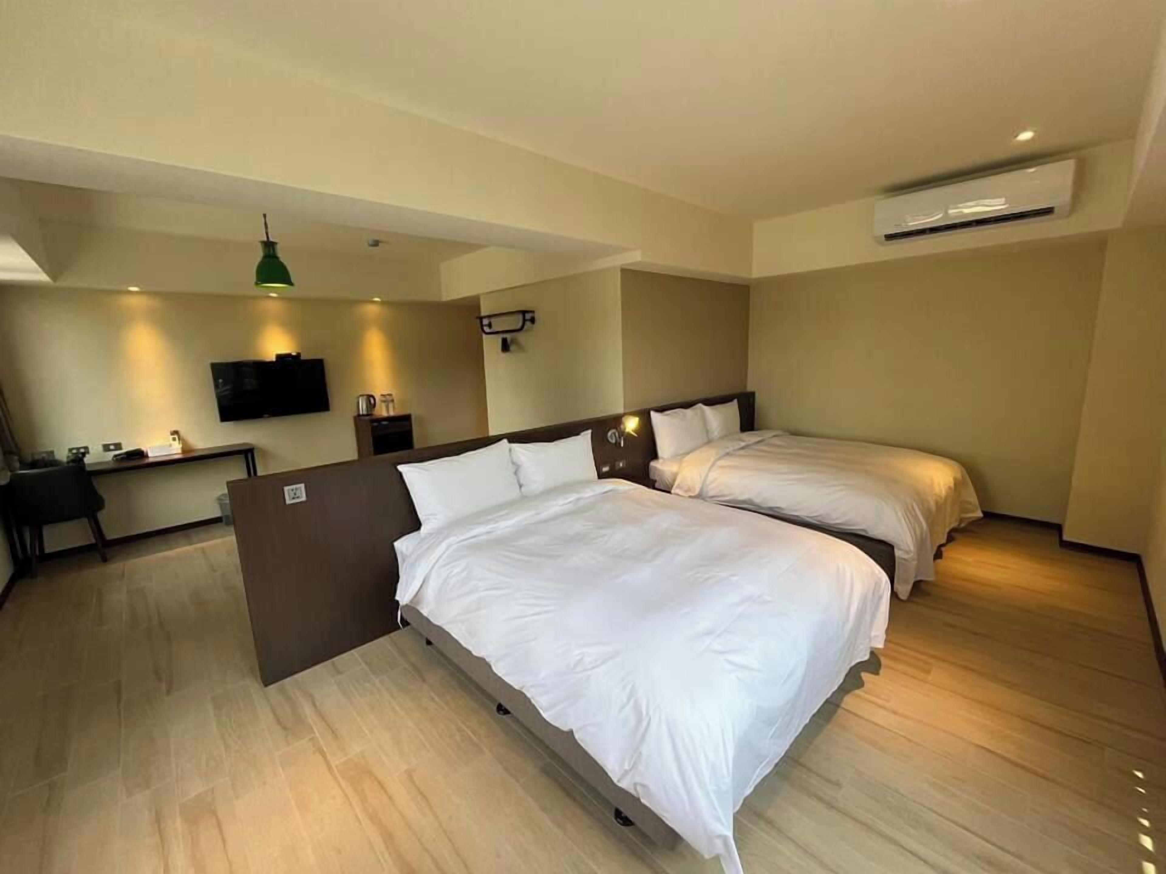 Deluxe Quadruple Room | Free minibar, free WiFi, bed sheets