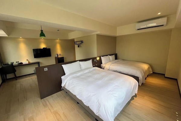 Deluxe Quadruple Room | Free minibar, free WiFi, bed sheets