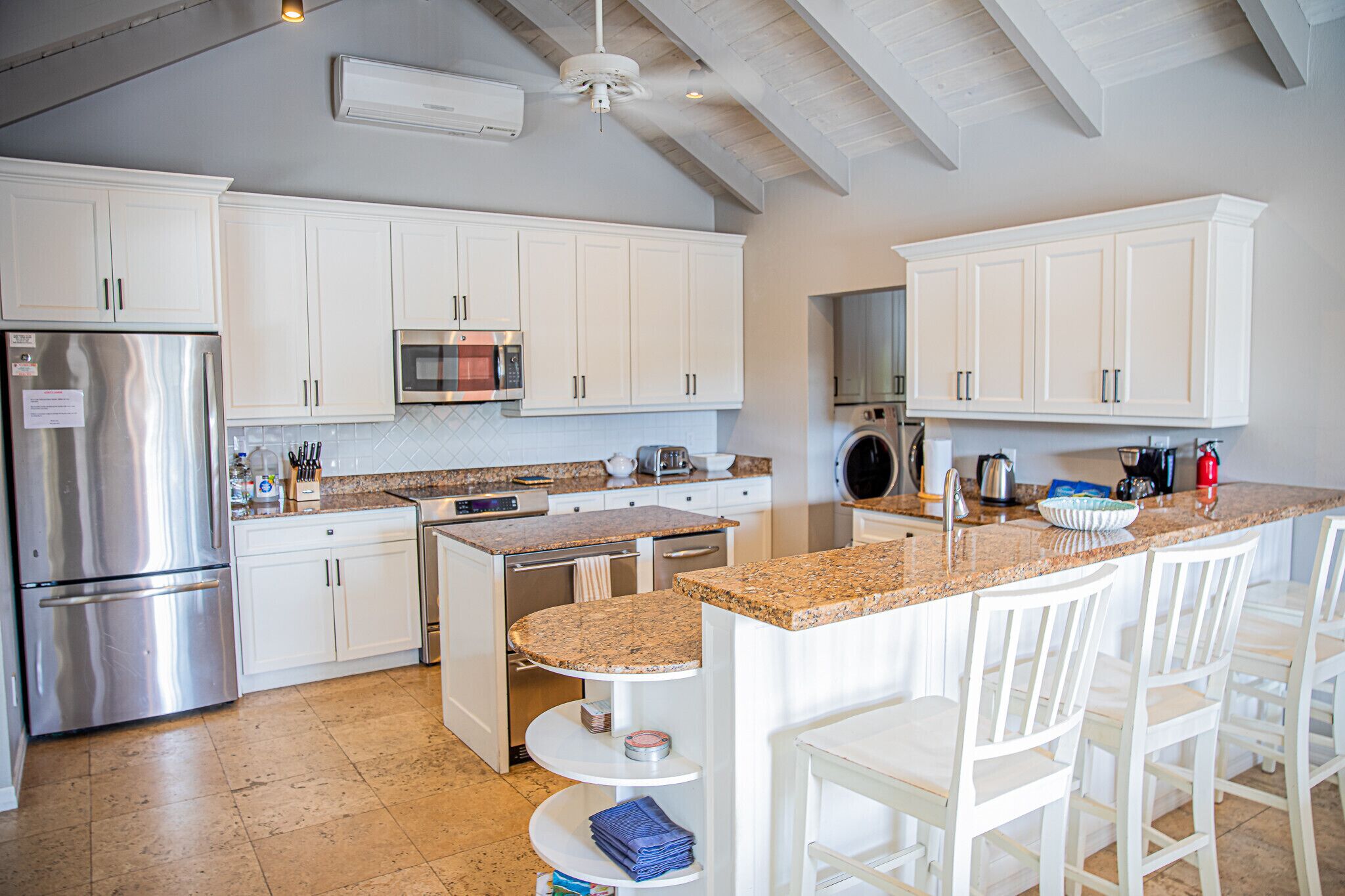 Kühlschrank, Mikrowelle, Ofen, Geschirrspüler