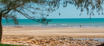 Enjoy affordable accomodation a short walk away from the stunning Nightcliff foreshore