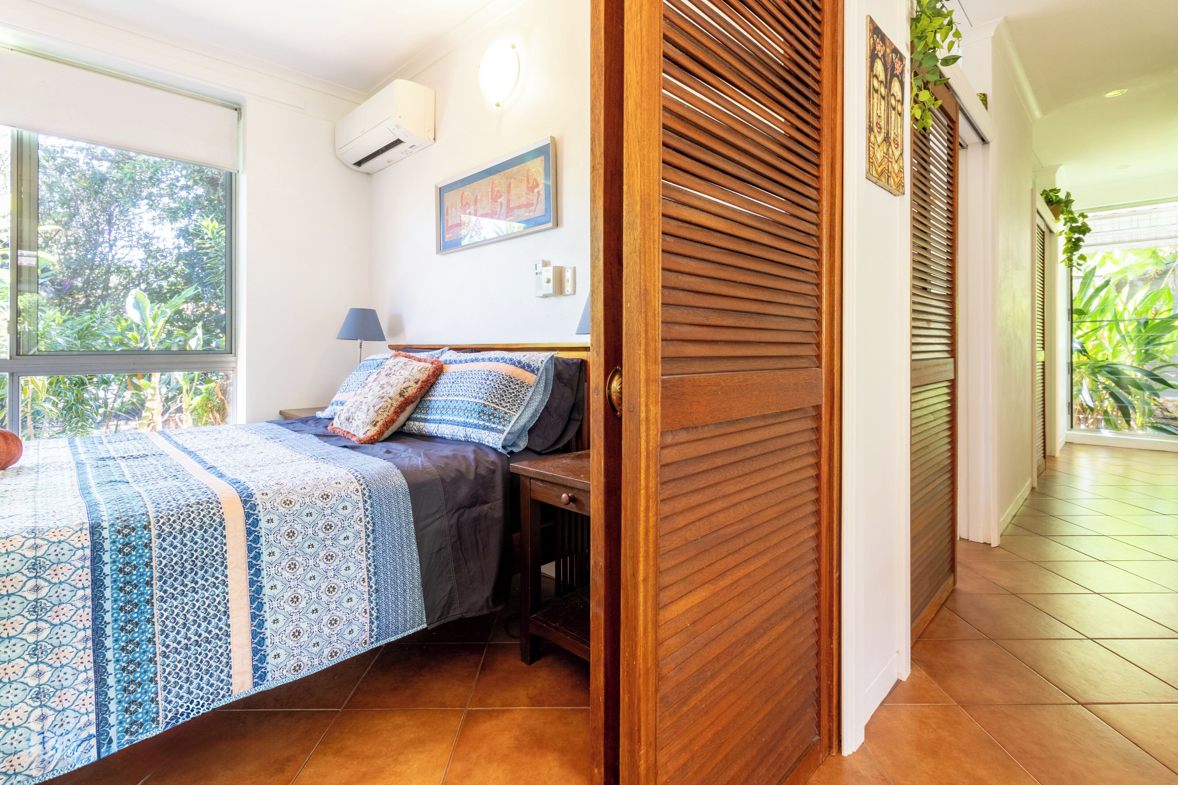 3 bedrooms, desk, iron/ironing board, travel crib