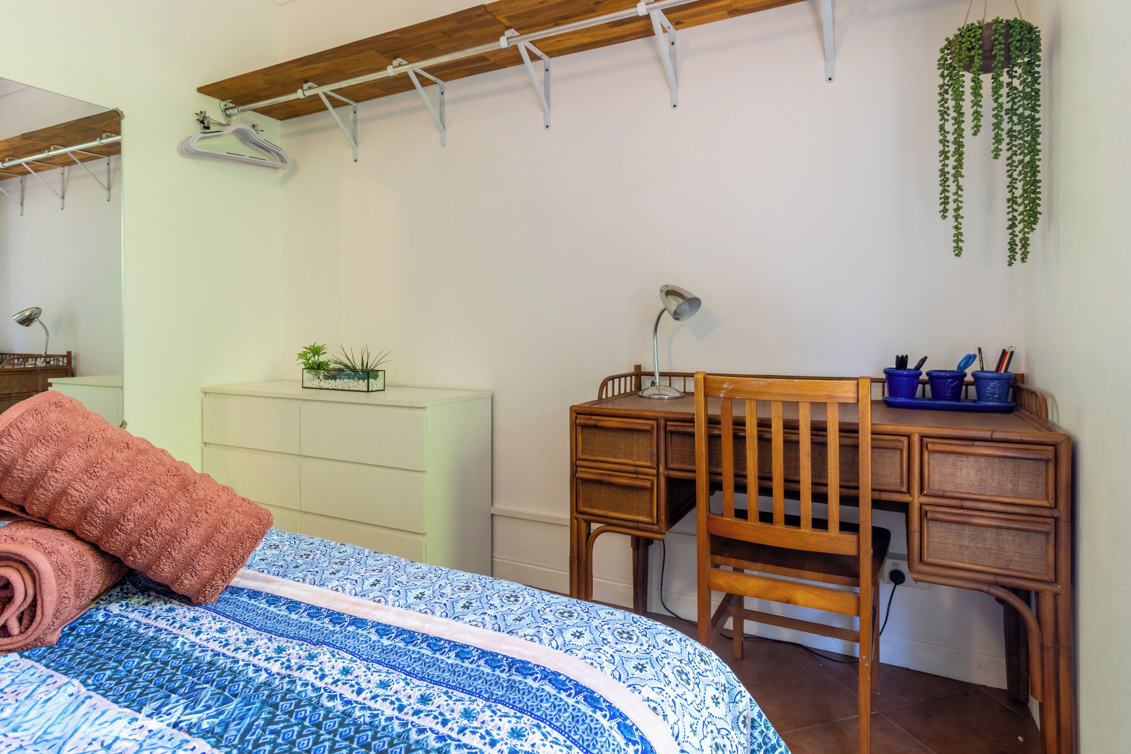 3 bedrooms, desk, iron/ironing board, travel crib