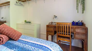 3 bedrooms, desk, iron/ironing board, travel crib