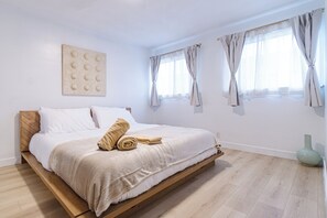 3 bedrooms, iron/ironing board, free WiFi, bed sheets