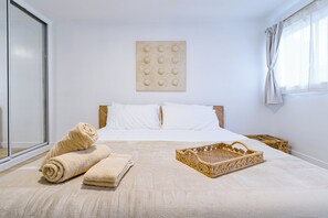 3 chambres, fer et planche à repasser, accès au Wi-Fi (inclus)