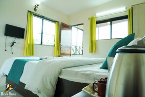 Deluxe Room | Desk, laptop workspace, free WiFi - Forest Leaf (Mahabaleshwar)