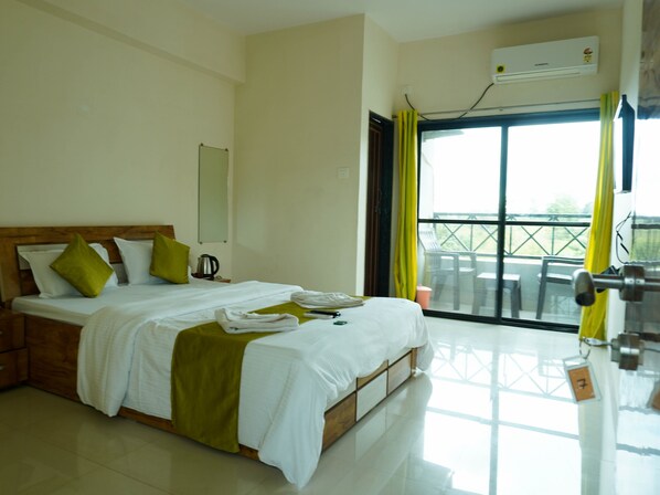 Deluxe Room, Balcony, Mountain View | Desk, laptop workspace, free WiFi - Forest Leaf (Mahabaleshwar)