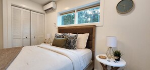 2 habitaciones, tabla de planchar con plancha y cuna de viaje 