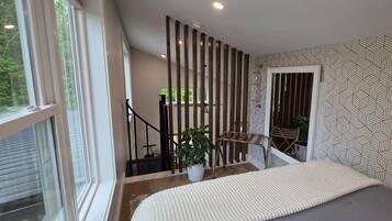 2 bedrooms, iron/ironing board, travel crib, WiFi (free)