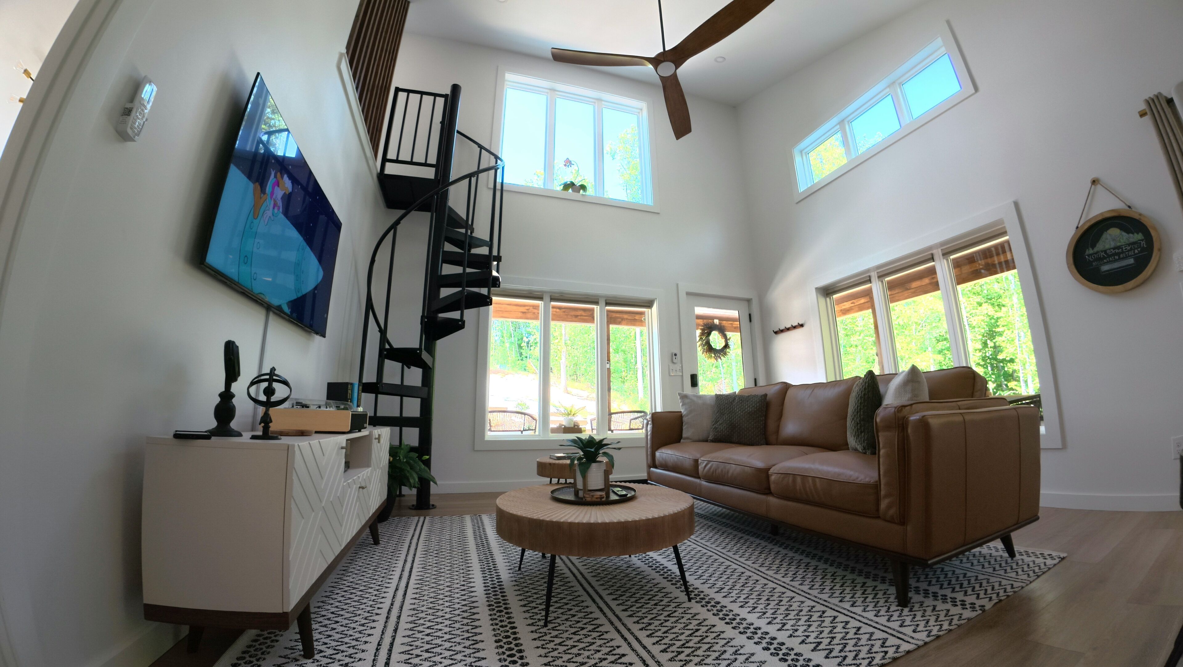 Smart TV, videojuegos, reproductor de DVD, libros