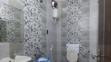 Deluxe Double Room, City View | Bathroom