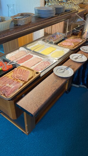 Desayuno buffet todos los días (con cargo)