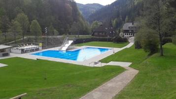 Piscine extérieure (ouverte en saison)