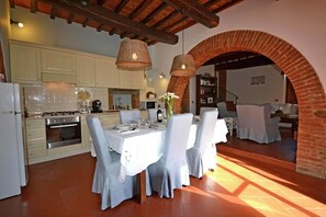 Dining - Villa in Tuscany with Pool near Cortona (Cortona)