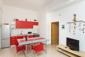 Fridge, microwave, oven, stovetop - 2 bedroom apartment with Sea view (Trstenik)