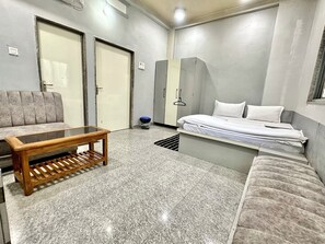 Skrivebord, skrivebord for bærbar PC, lydisolert og wi-fi (inkludert)