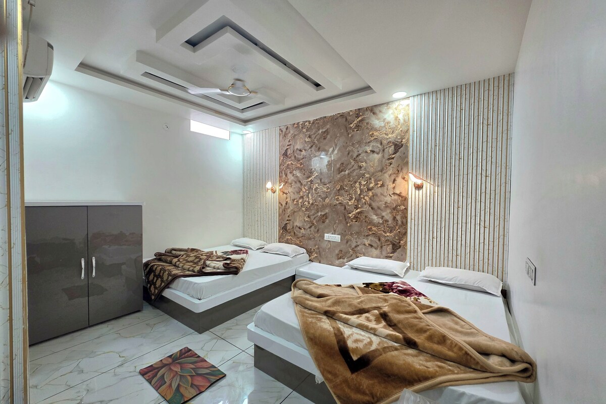 Deluxe Quadruple Room | Free WiFi, bed sheets