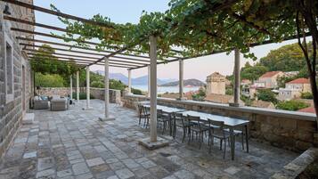 屋外ダイニングエリア