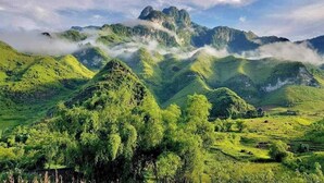 A mountainous landscape with lush green hills and a prominent peak. - O'Chau Meo Vac Homestay (Meo Vac)