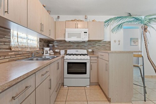 Vista del Mar Apt C- 2 min in car from Sandy Beach