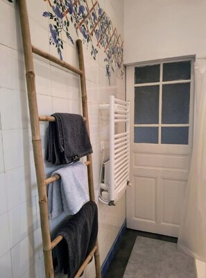 Interior - Cosy, country-style 3* gîte in the heart of Picardy's heritage, sleeps 5 (Mesbrecourt-Richecourt)