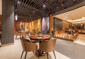 Restaurant - Udaan Maitree Hotel & Spa Darjeeling (Darjeeling)