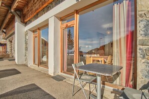 Outdoor dining - Apartment 'Les Flocons' with Mountain View (Chamrousse)